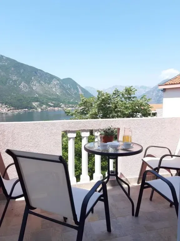 Izdavanje, stan, 95m², Kotor, Crna Gora