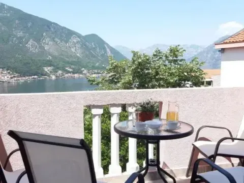 Izdavanje, stan, 95m², Kotor, Crna Gora