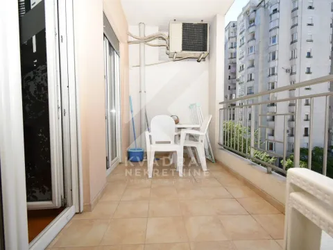 Izdavanje, trosoban stan, 100m², Blok 6, Podgorica - image 22