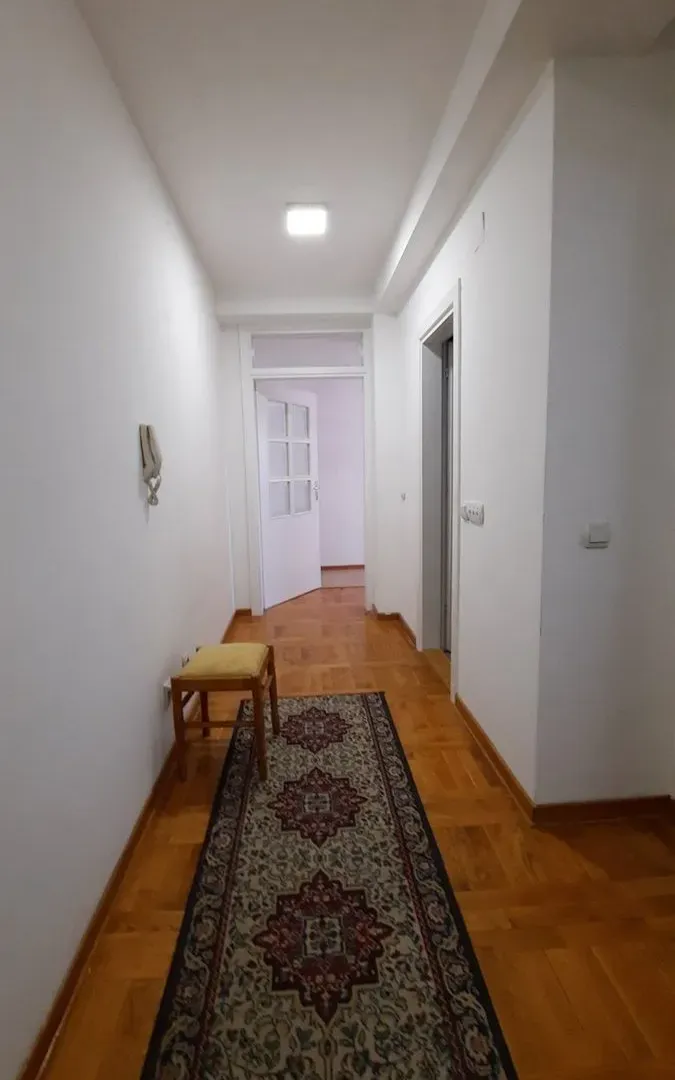 Izdavanje, dvosoban stan, 61m², Autokomanda, Voždovac Sve Podlokacije