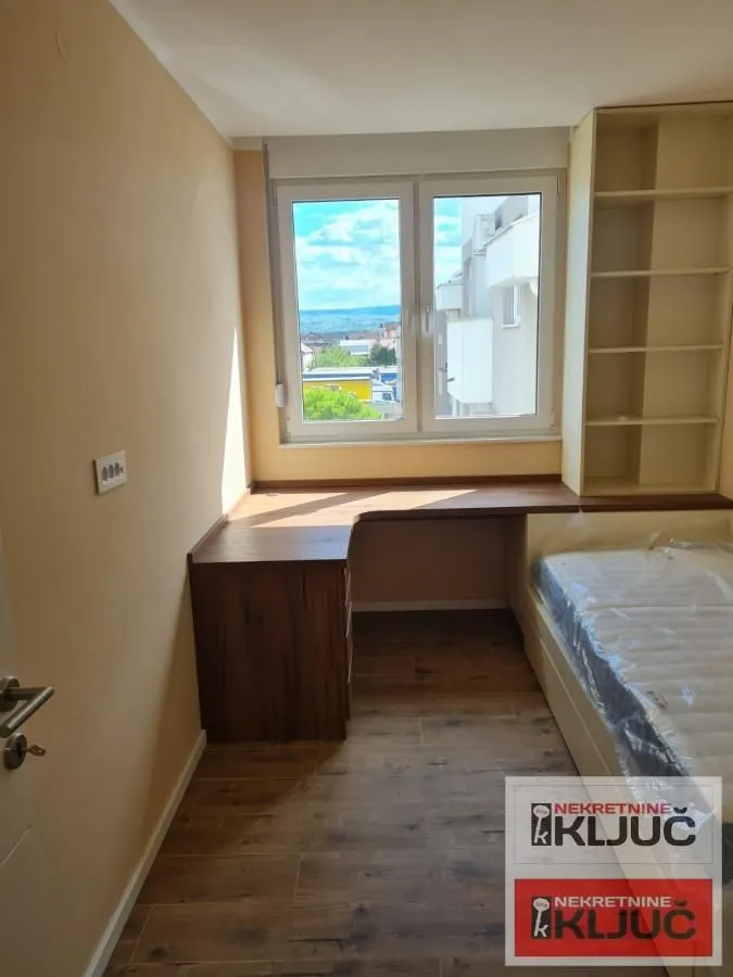 Izdavanje, trosoban stan, 80m², Veternik, Novi Sad Sve Podlokacije