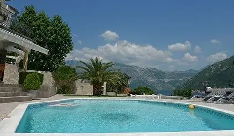 Rent, house, 278m², Stoliv, Kotor