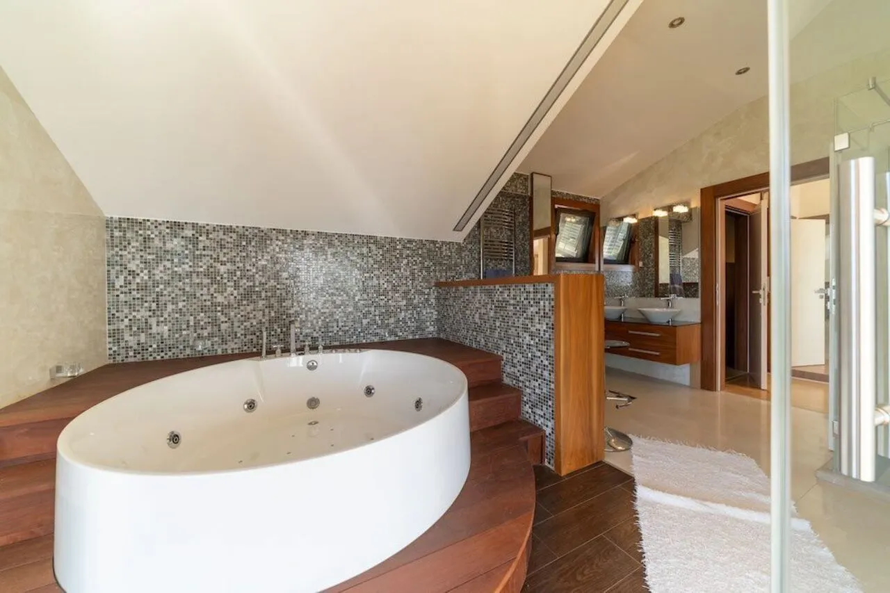 Sale, house, 310m², Dub, Kotor