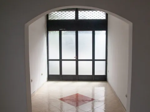 Izdavanje, poslovni prostor, 122m², Drpe Mandića, Podgorica - image 19