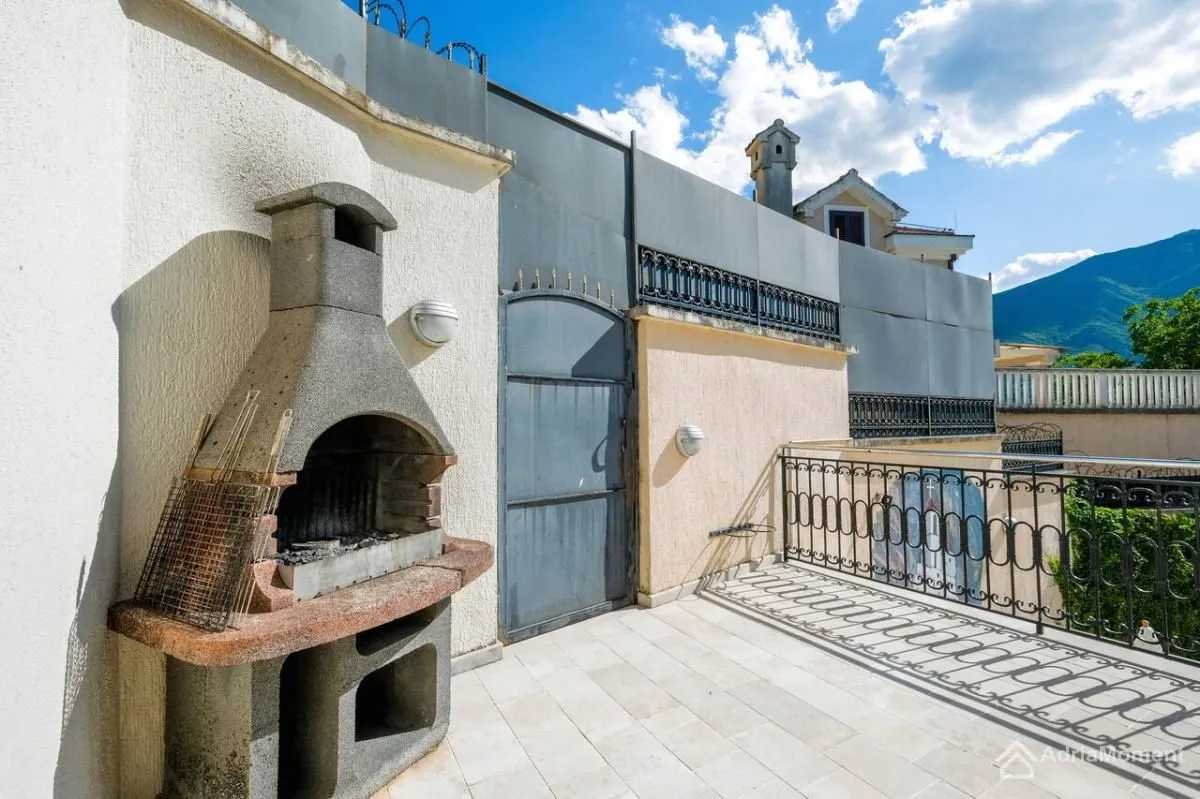 Sale, two bedroom apartment, 85m², Dobrota, Kotor