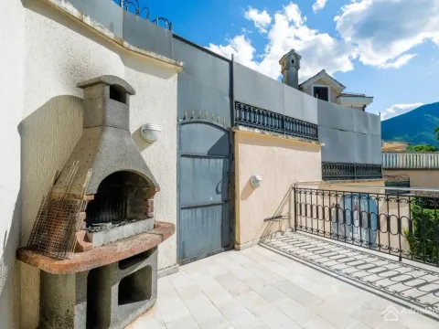 Prodaja, dvosoban stan, 85m², Dobrota, Kotor - image 2