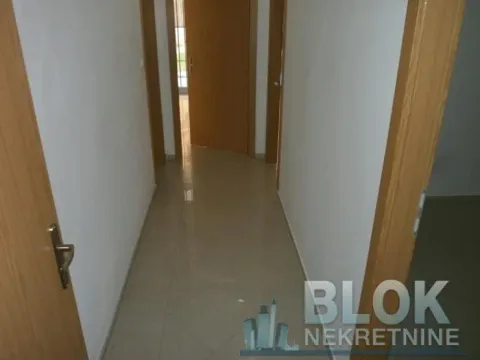 Rent, office space, 85m², Stari Aerodrom, Podgorica - image 10