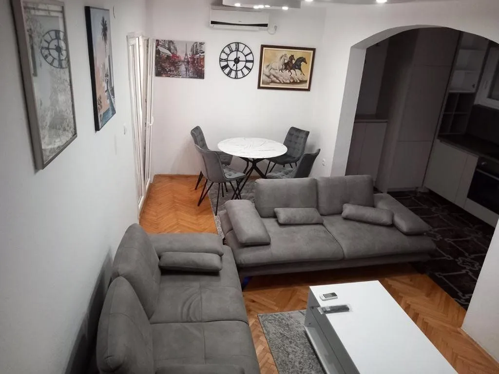Izdavanje, dvosoban stan, 85m², Gorica C, Podgorica