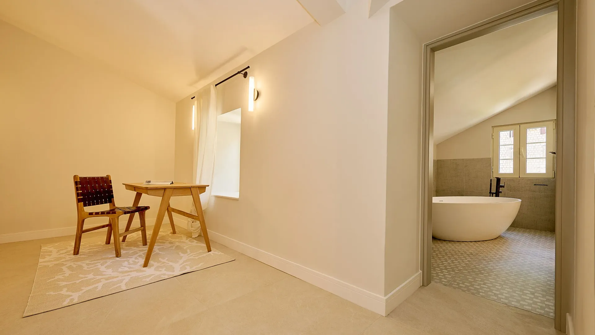 Izdavanje, kuća, 200m², Dobrota, Kotor