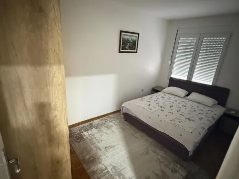 Izdavanje, trosoban stan, 70m², Centar, Bar - image 7