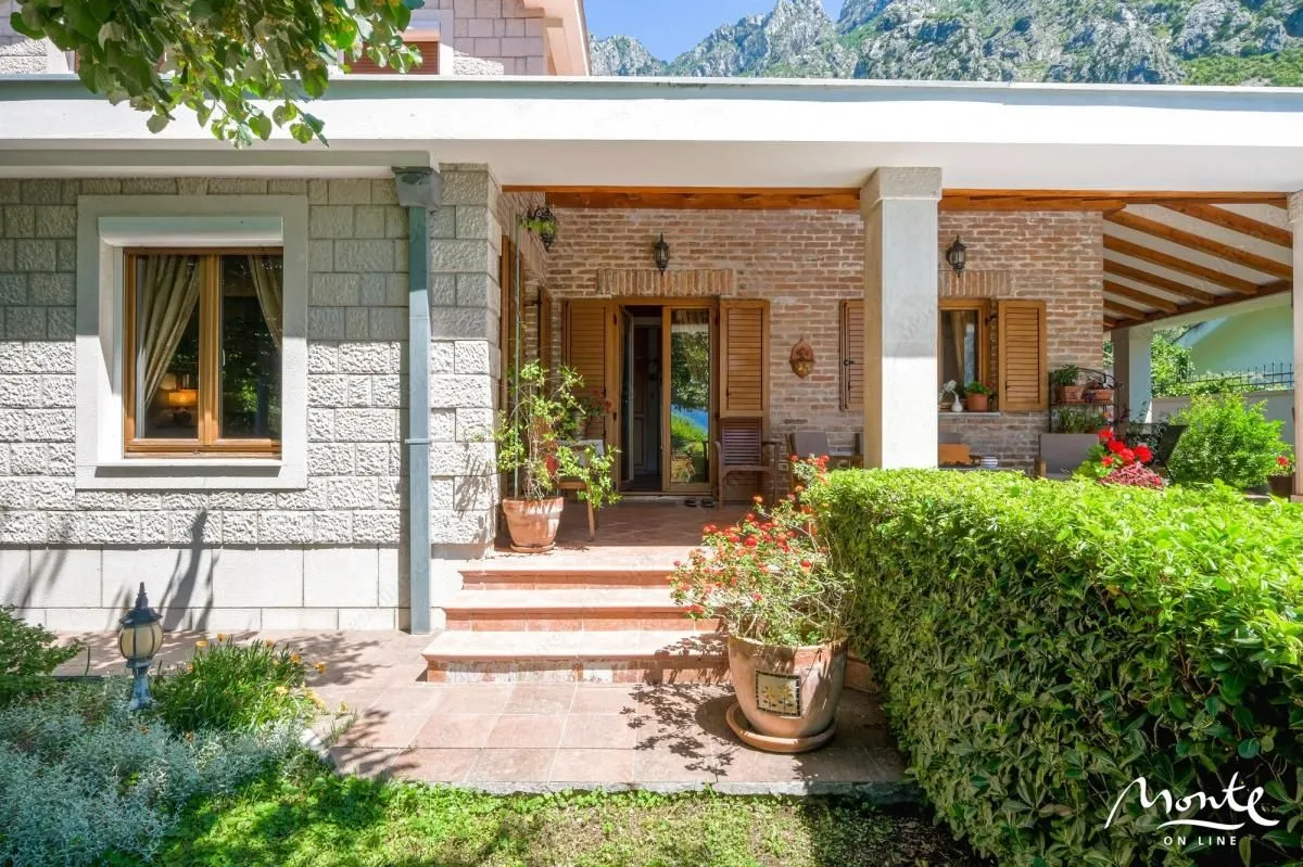 Prodaja, kuća, 305m², Orahovac, Kotor