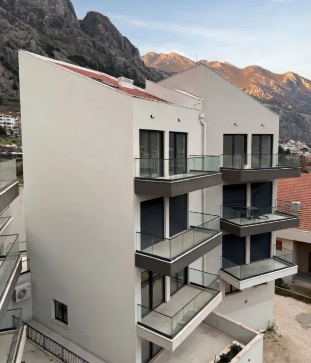 Sale, two bedroom apartment, 72m², Dobrota, Kotor