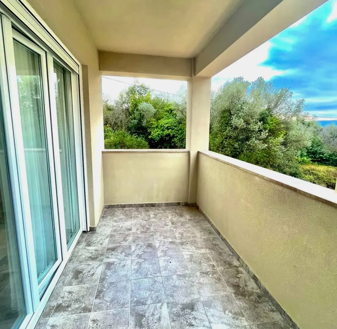 Izdavanje, dvosoban stan, 60m², Mažina, Tivat