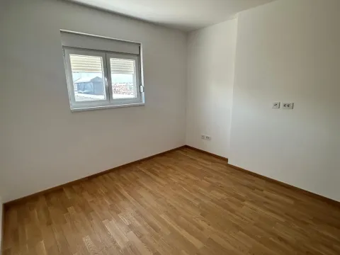 Prodaja, trosoban stan, 104m², Stari Aerodrom, Podgorica - image 6