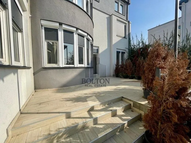 Prodaja, četvorosoban stan, 195m², Centar, Požarevac