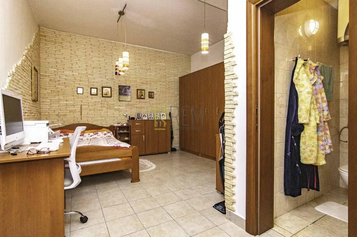 Prodaja, kuća, 400m², Danilovgrad, Crna Gora