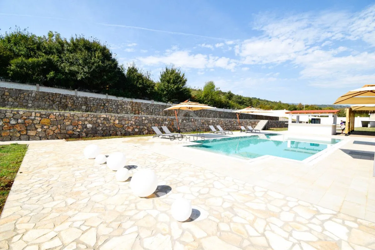 Prodaja, kuća, 250m², Podgorica, Crna Gora