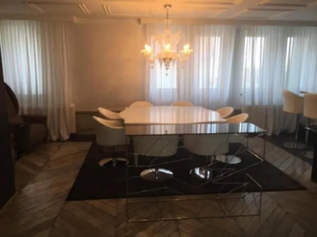Izdavanje, trosoban stan, 240m², Kalenić Pijaca, Vračar Sve Podlokacije