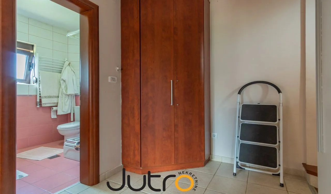 Rent, house, 320m², Donja Gorica, Podgorica