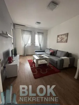 Izdavanje, dvosoban stan, 70m², City Kvart, Podgorica - image 8
