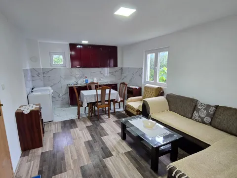 Izdavanje, kuća, 60m², Kakaricka Gora, Podgorica - image 9