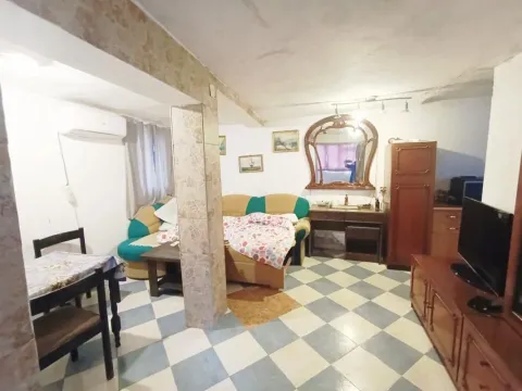 Prodaja, kuća, 303m², Sutomore, Bar - image 1