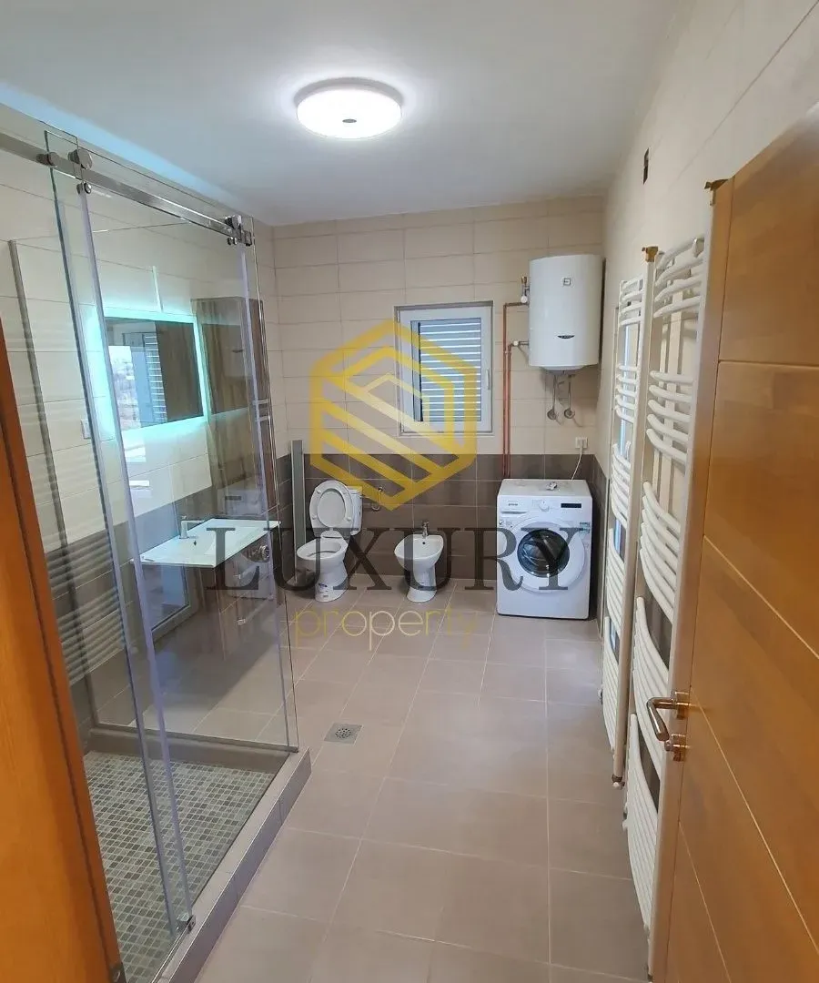 Izdavanje, kuća, 212m², Zeta, Podgorica