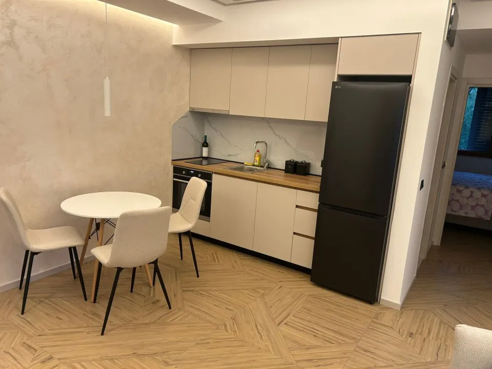 Izdavanje, jednosoban stan, 40m², Kalimanj, Tivat