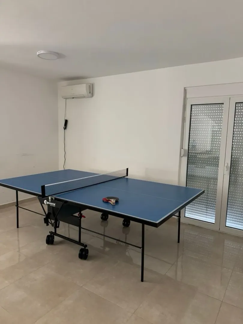 Izdavanje, kuća, 500m², Stari Aerodrom, Podgorica