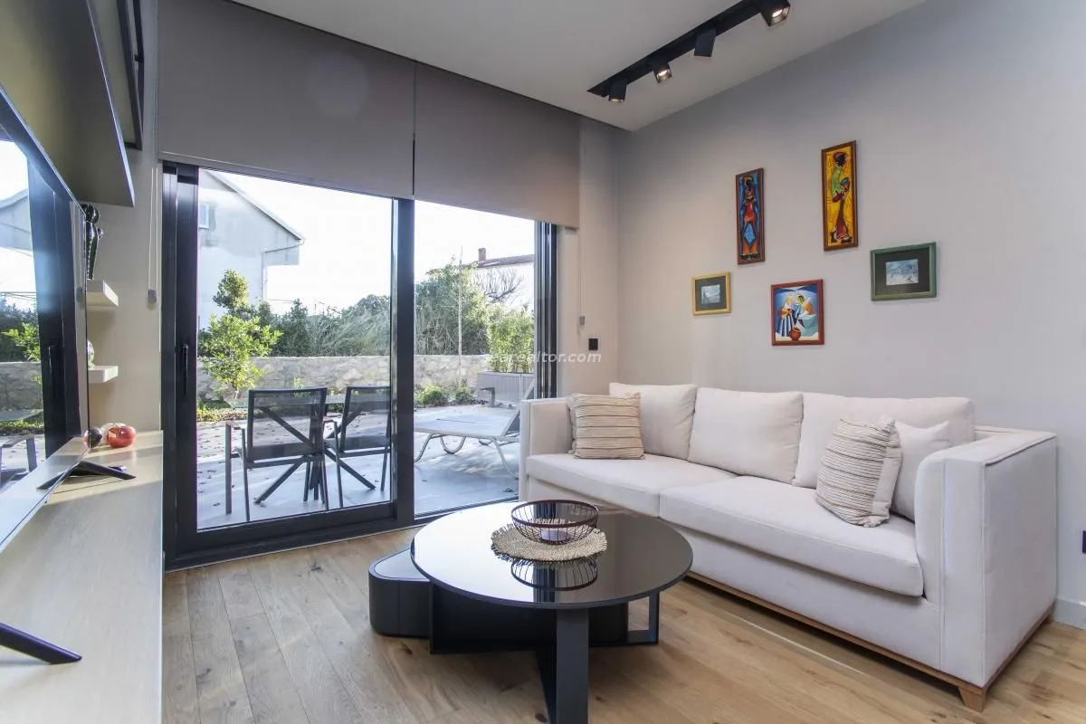 Prodaja, jednosoban stan, 125m², Donja Lastva, Tivat