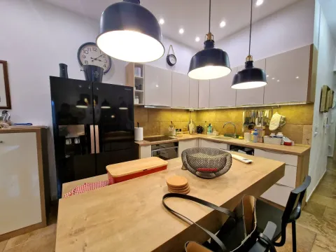 Izdavanje, dvosoban stan, 85m², Budva, Crna Gora - image 8