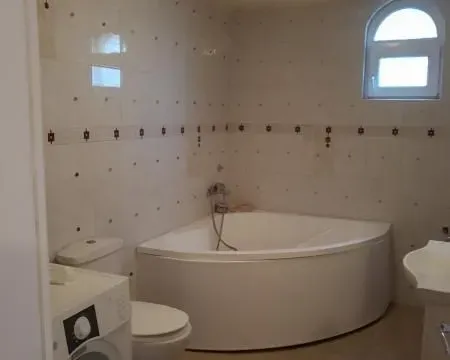 Izdavanje, četvorosoban stan, 180m², Petlovo Brdo, Beograd - image 3