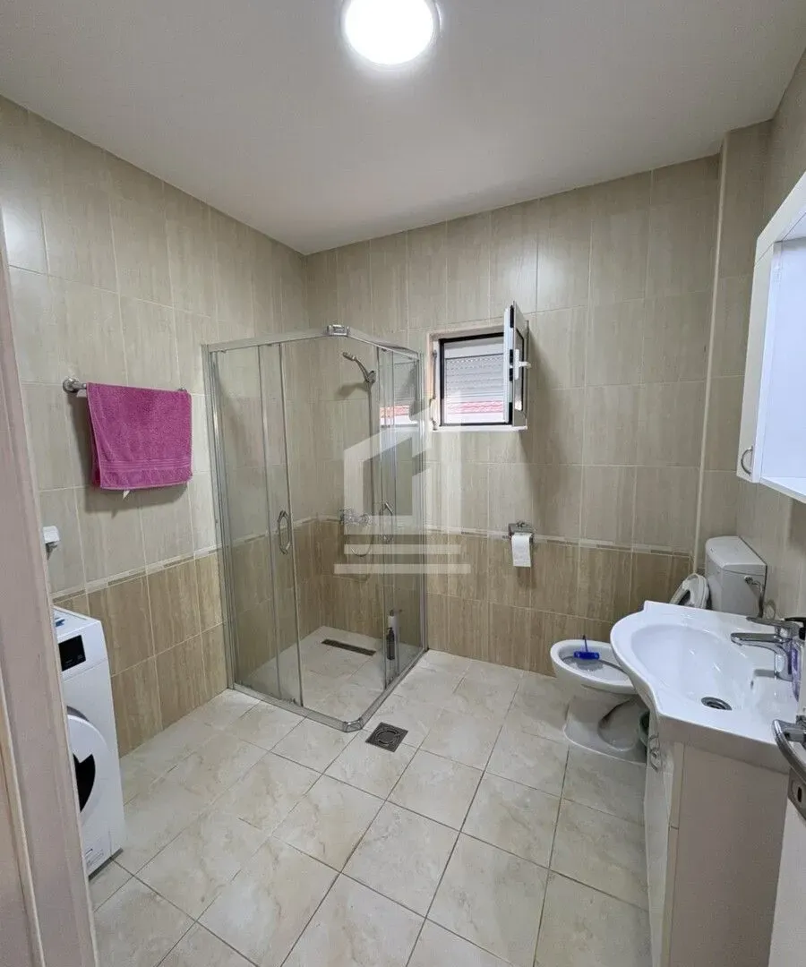 Rent, house, 350m², Zlatica, Podgorica