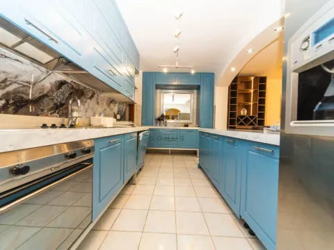 Izdavanje, trosoban stan, 200m², Gorica C, Podgorica - image 10