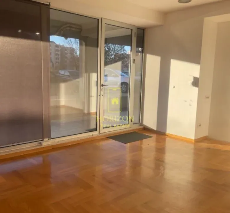 Izdavanje, poslovni prostor, 30m², City Kvart, Podgorica