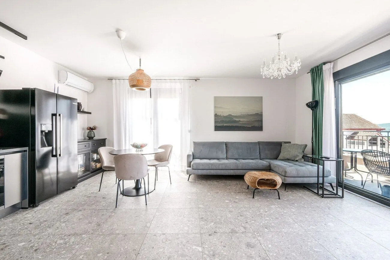 Prodaja, trosoban stan, 77m², Tivat, Crna Gora