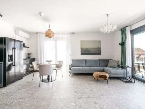 Prodaja, trosoban stan, 77m², Tivat, Crna Gora - image 17