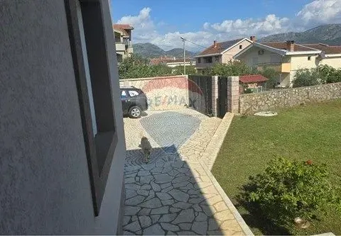 Izdavanje, kuća, 242m², Zagorič, Podgorica - image 27