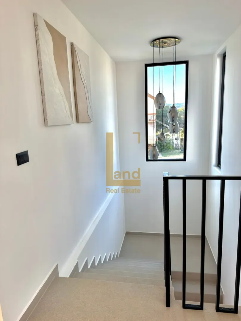 Prodaja, kuća, 225m², Gornja Gorica, Podgorica