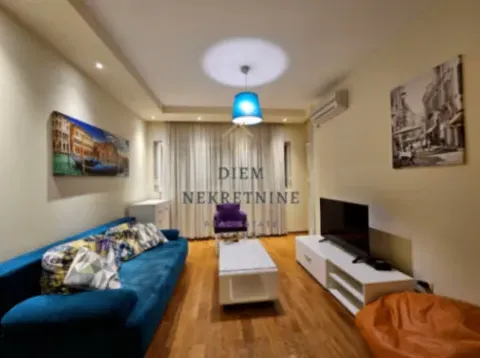 Izdavanje, jednosoban stan, 49m², Centar, Bar - image 2