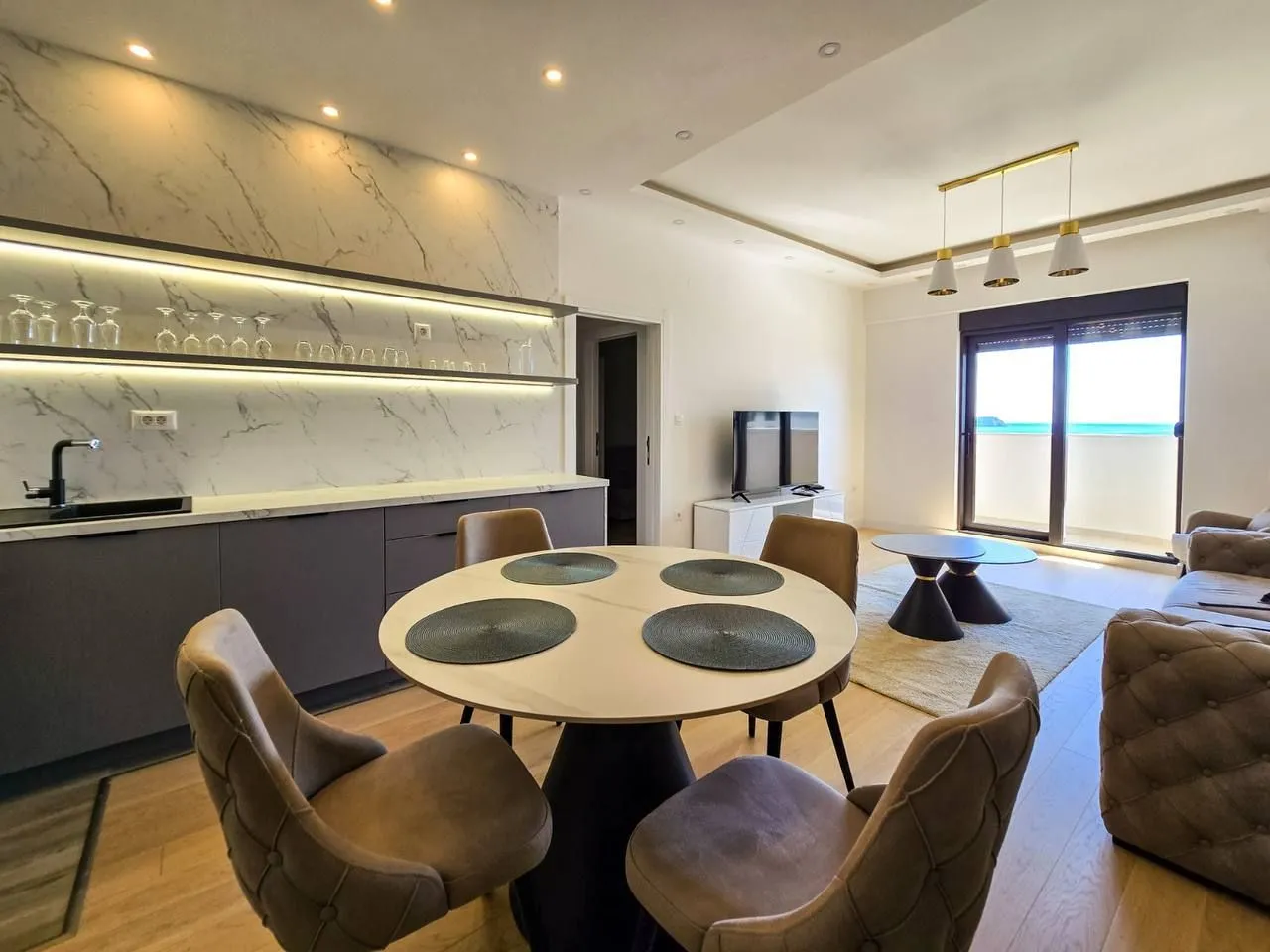 Prodaja, dvosoban stan, 80m², Bečići, Budva