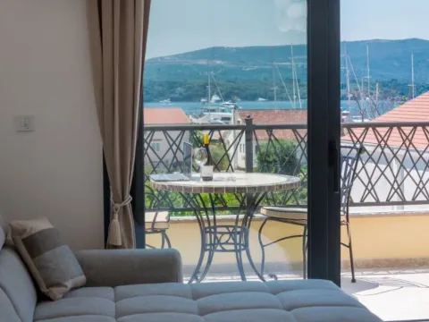 Izdavanje, jednosoban stan, 59m², Tivat, Crna Gora - image 12