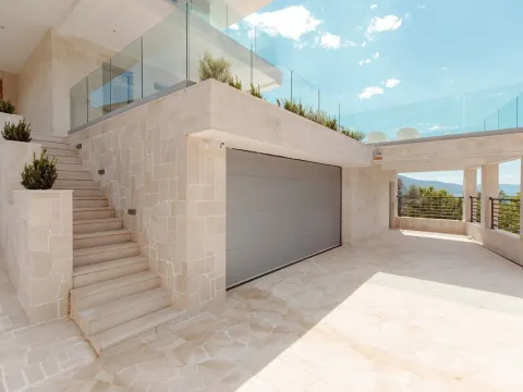 Rent, four bedroom apartment, 273m², Marići, Tivat - image 8