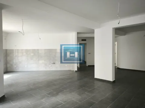 Izdavanje, stan, 223m², Centar, Ćuprija - image 2
