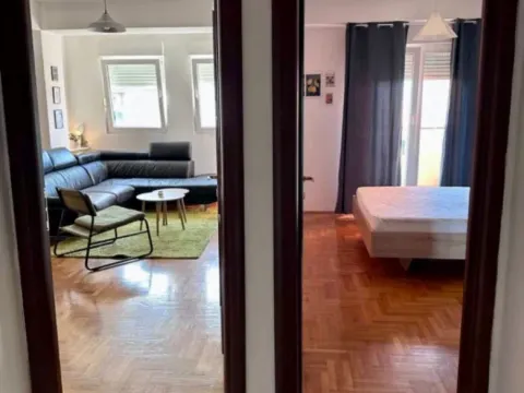 Izdavanje, jednosoban stan, 52m², City Kvart, Podgorica - image 2