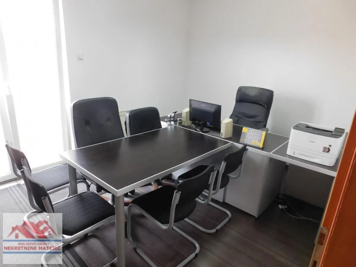 Rent, office space, 74m², Centar, Kragujevac