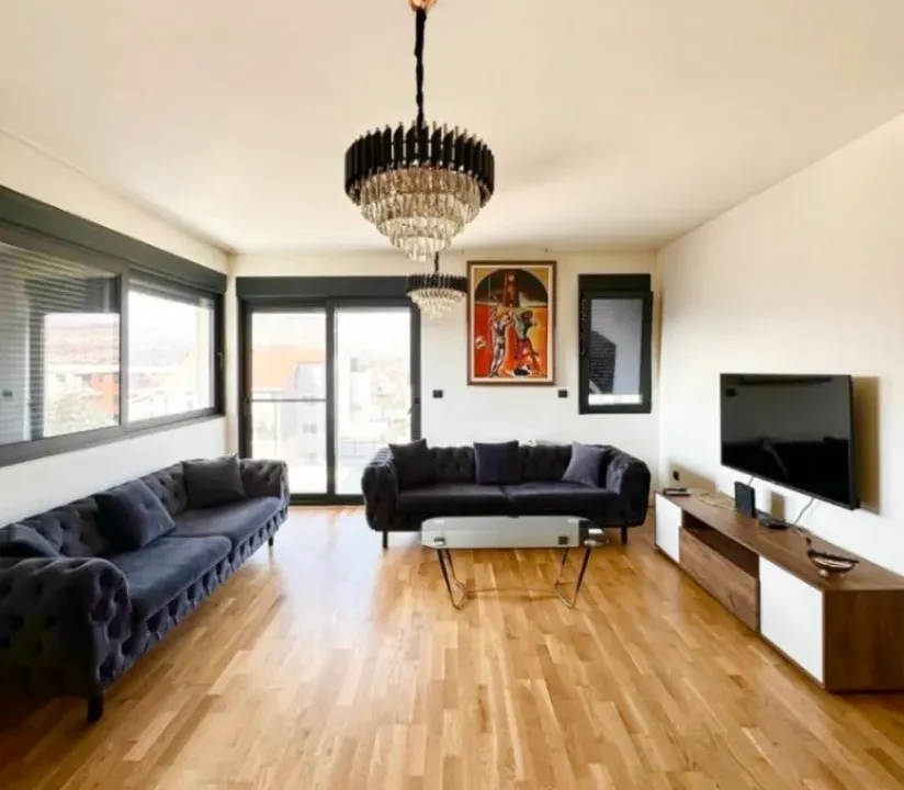 Izdavanje, trosoban stan, 130m², Dalmatinska ulica, Podgorica