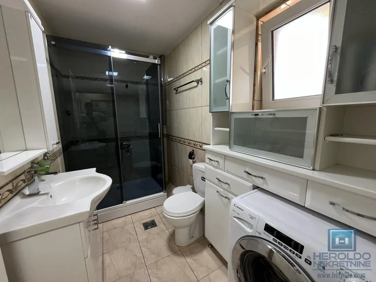 Prodaja, kuća, 302m², Vinorača, Jagodina