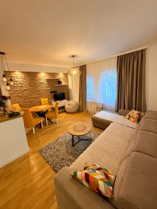 Izdavanje, trosoban stan, 80m², Neimar, Vračar Sve Podlokacije
