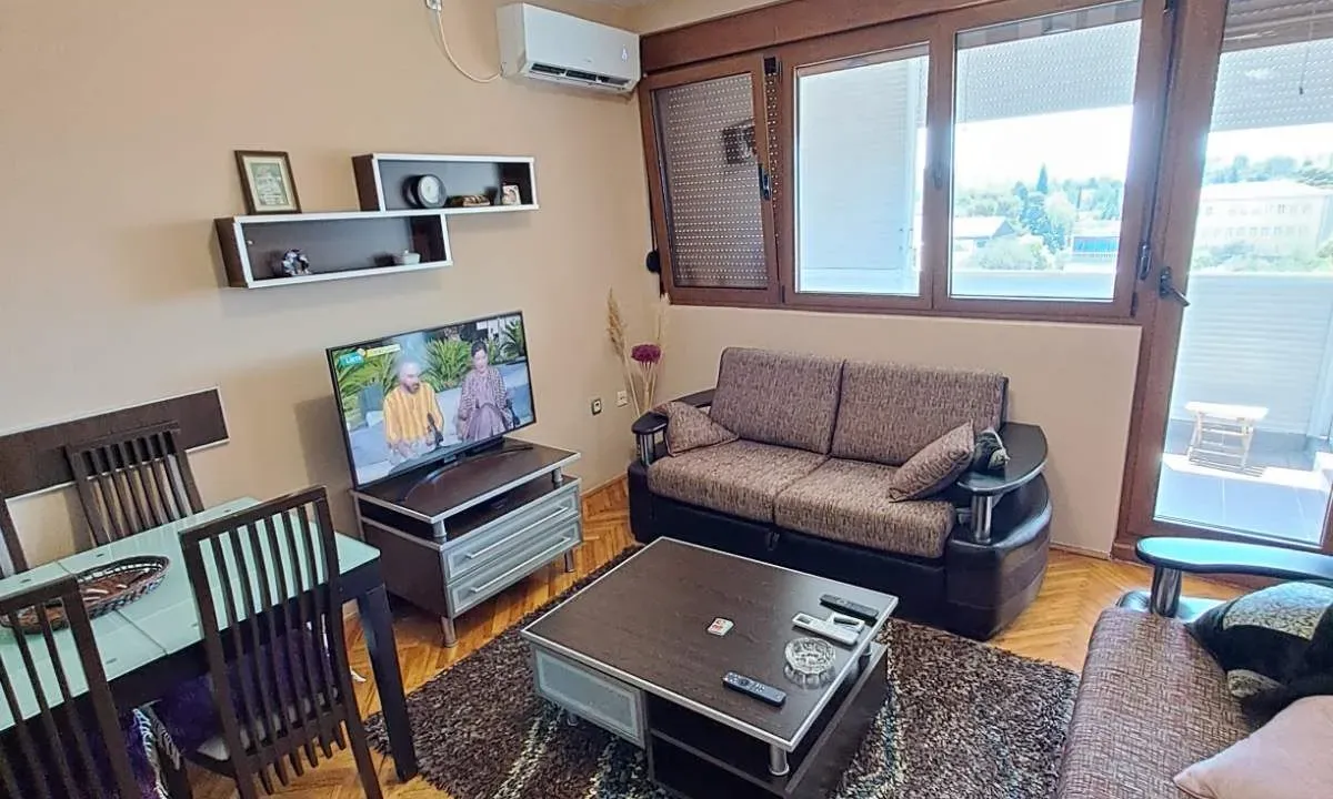 Rent, two bedroom apartment, 65m², Pejton, Podgorica